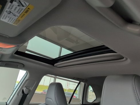 Used 2020 Toyota RAV4 XLE Premium image 18