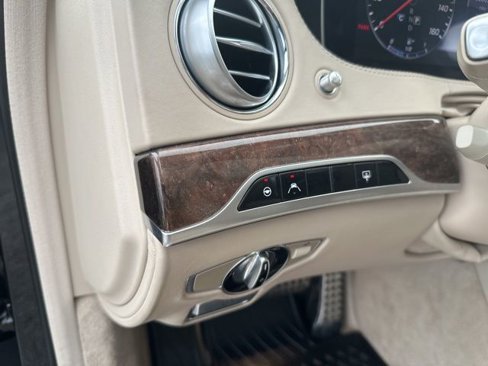 Used 2018 Mercedes-Benz S 560 Sedan image 16