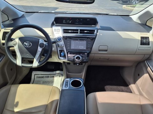 Used 2017 Toyota Prius V Five image 9