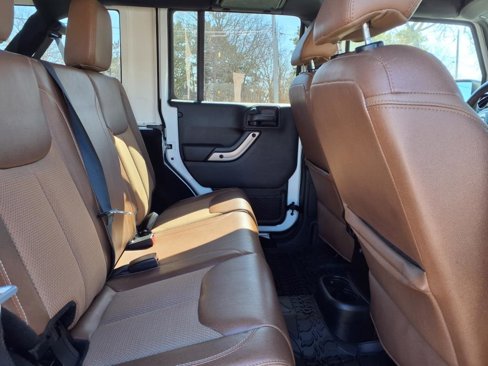 Used 2017 Jeep Wrangler Sahara image 10