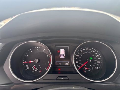 Used 2020 Volkswagen Tiguan S image 14
