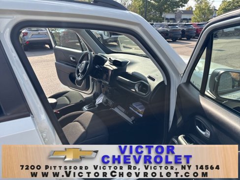 Used 2023 Jeep Renegade Latitude image 30