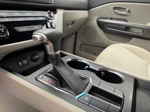 Used 2020 Kia Sedona LX image 37