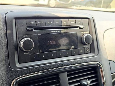 Used 2014 Dodge Grand Caravan SXT image 25