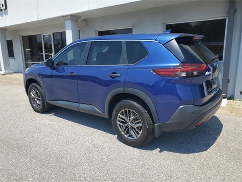 Used 2021 Nissan Rogue S image 2