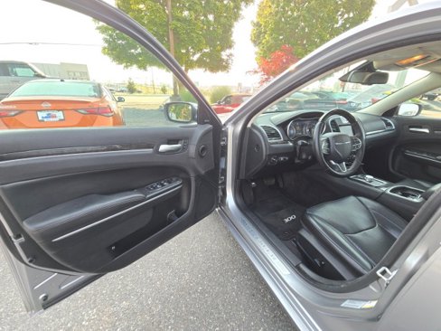Used 2017 Chrysler 300 C w/ Safetytec Plus Group image 21