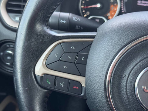Used 2017 Jeep Renegade Latitude image 18