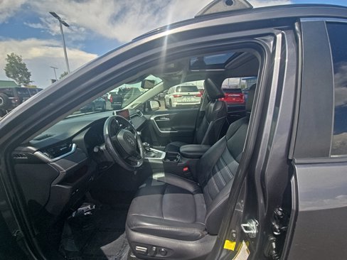 Used 2019 Toyota RAV4 Limited image 13