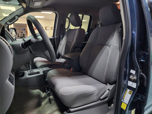 Used 2014 Nissan Frontier SV image 15