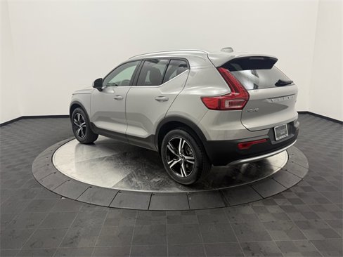 Certified 2025 Volvo XC40 B5 Core image 5