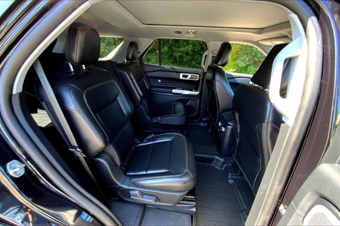 Used 2021 Ford Explorer XLT w/ Equipment Group 202A image 18