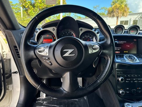 Used 2015 Nissan 370Z Touring image 23