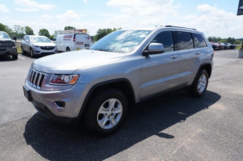 Used 2016 Jeep Grand Cherokee Laredo w/ Quick Order Package 23E image 3