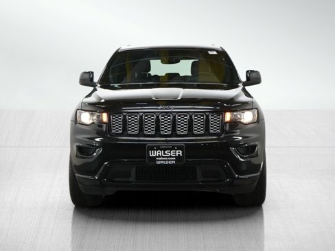 Used 2017 Jeep Grand Cherokee Altitude image 8