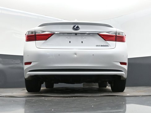 Used 2015 Lexus ES 300h image 39