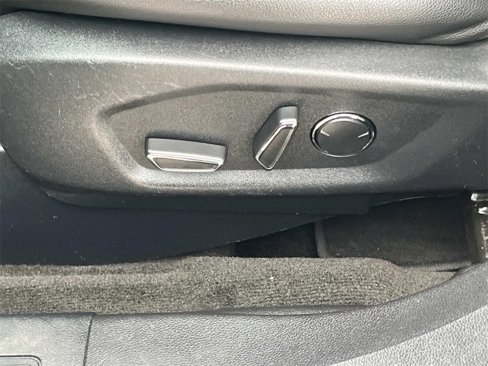 Used 2018 Ford Explorer XLT w/ Equipment Group 202A image 11
