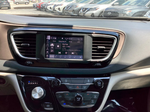 Used 2023 Chrysler Voyager LX image 17