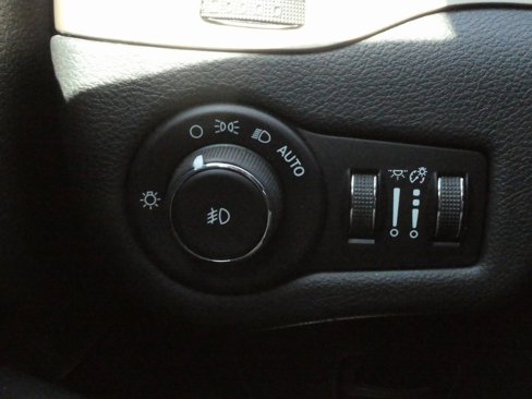 Used 2016 Jeep Cherokee Limited image 15