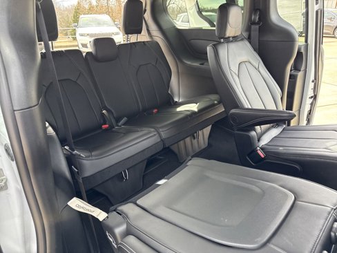 New 2025 Chrysler Pacifica Select image 31