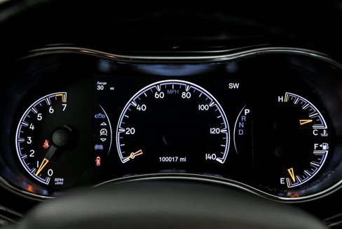 Used 2020 Jeep Grand Cherokee Limited w/ Luxury Group II image 17