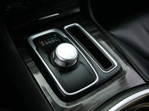 Used 2016 Chrysler 300 Limited image 22
