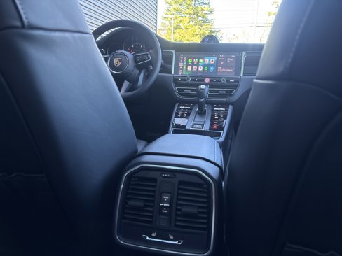 Certified 2025 Porsche Macan image 24
