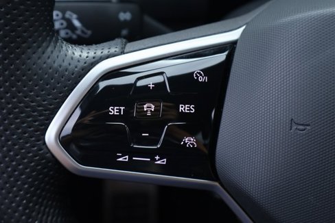 Used 2022 Volkswagen Tiguan SE R-Line image 21