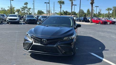 Used 2023 Toyota Camry SE image 3