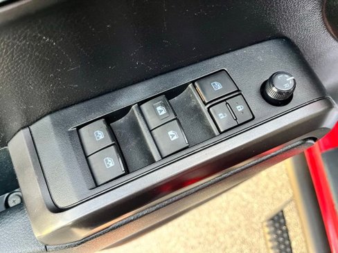 Used 2021 Toyota Tacoma TRD Sport w/ Technology Package image 17
