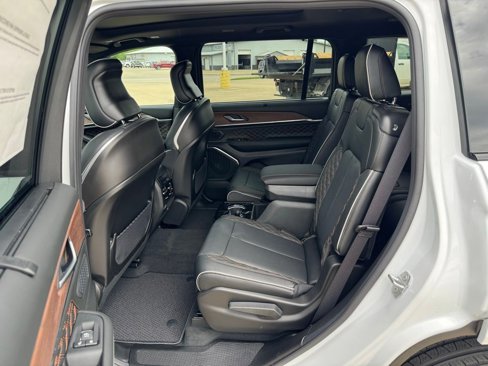 New 2025 Jeep Grand Cherokee L Summit w/ Luxury Tech Group V image 19