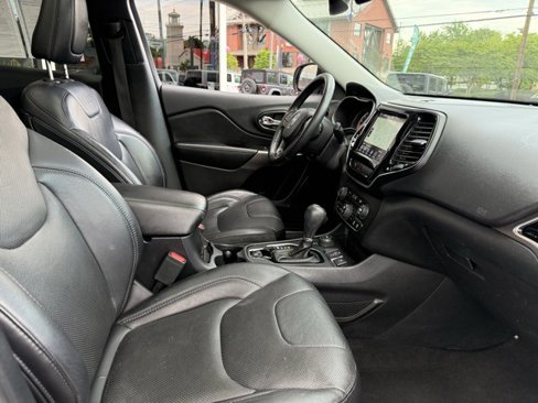 Used 2019 Jeep Cherokee Limited image 32