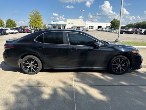 Used 2021 Toyota Camry SE image 6