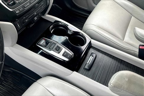Used 2018 Honda Pilot Touring image 16