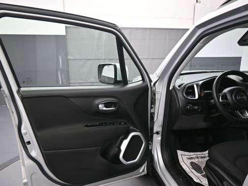 Used 2019 Jeep Renegade Latitude image 9