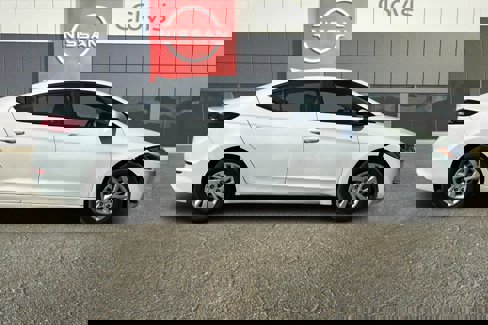 Used 2017 Hyundai Elantra SE image 9