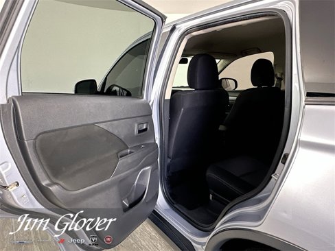 Used 2017 Mitsubishi Outlander SE image 13