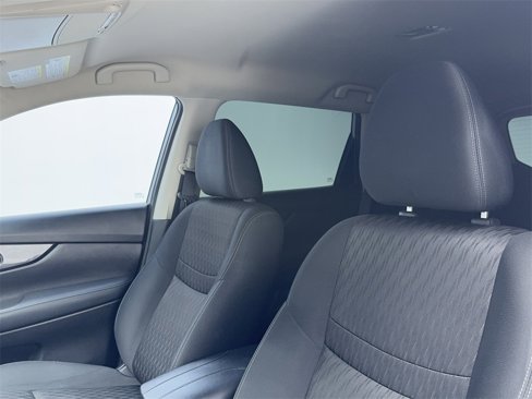 Used 2018 Nissan Rogue SV image 35