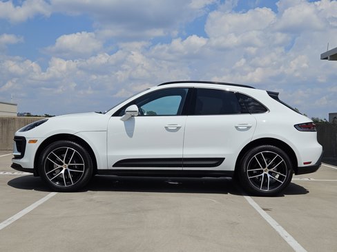 Certified 2024 Porsche Macan image 2