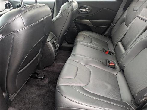 Used 2019 Jeep Cherokee Limited image 16