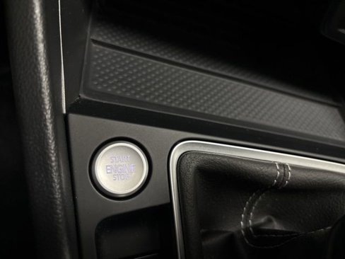 Used 2025 Volkswagen Jetta SE image 30
