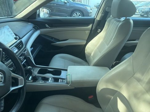 Used 2018 Honda Accord Touring image 7
