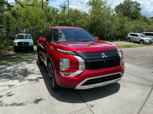 Used 2022 Mitsubishi Outlander SE image 1