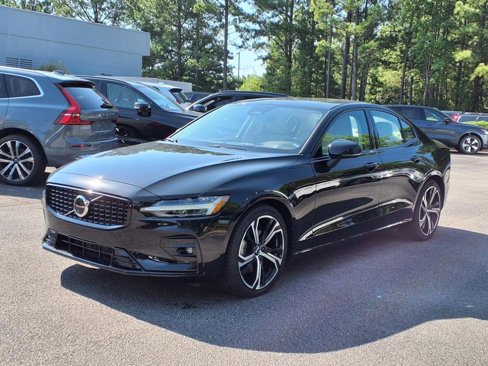 Used 2025 Volvo S60 B5 Plus image 9