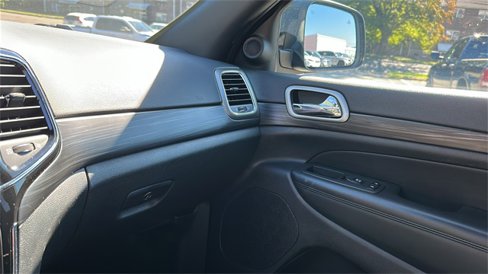 Used 2022 Jeep Grand Cherokee Laredo X image 22