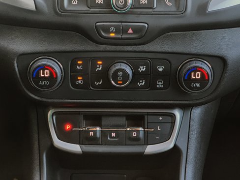Used 2024 GMC Terrain SLE w/ Driver Convenience Package image 9