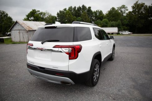 Used 2023 GMC Acadia SLT image 3