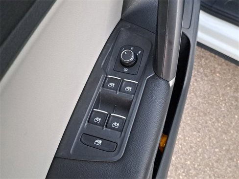 Used 2020 Volkswagen Tiguan SEL image 22
