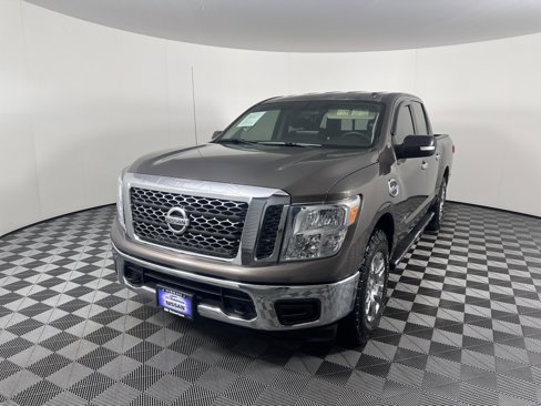 Used 2017 Nissan Titan SV image 9