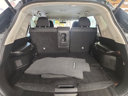 Used 2016 Nissan Rogue SV image 5