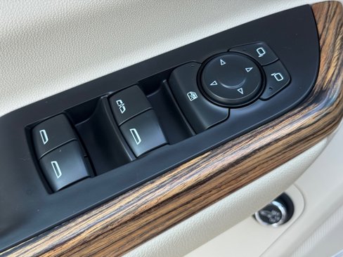 Used 2019 GMC Acadia Denali image 9